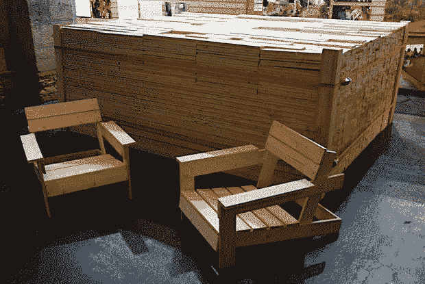 Image de l'exposition de la chaise bordelaise par Raumlabor